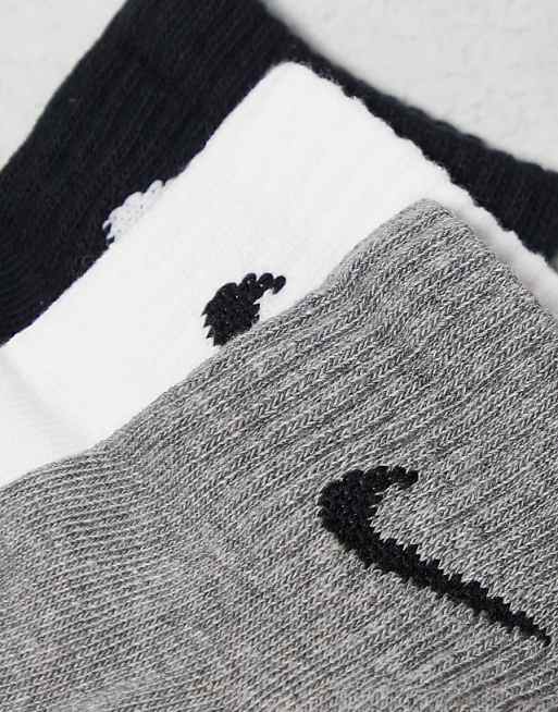 Men Nike Training Everyday Cushioned 3 pack ankle sock in white, gray and black