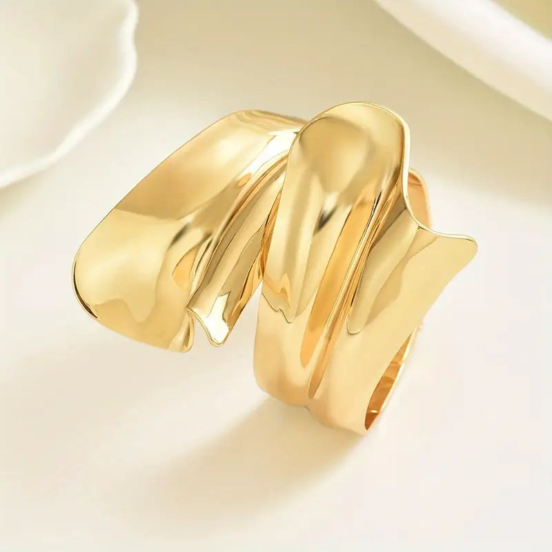 Golden-Tone Elegant Vintage-Inspired Women's Bracelet
