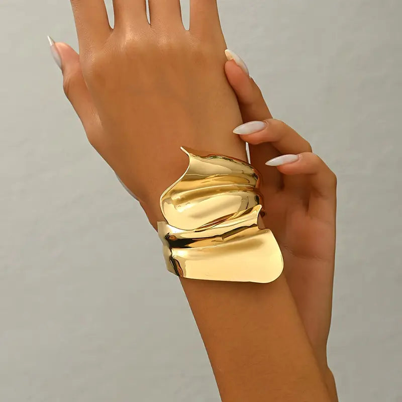 Golden-Tone Elegant Vintage-Inspired Women's Bracelet
