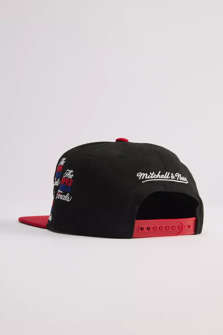 Mitchell & Ness NBA Chicago Bulls Arched Finals Hat
