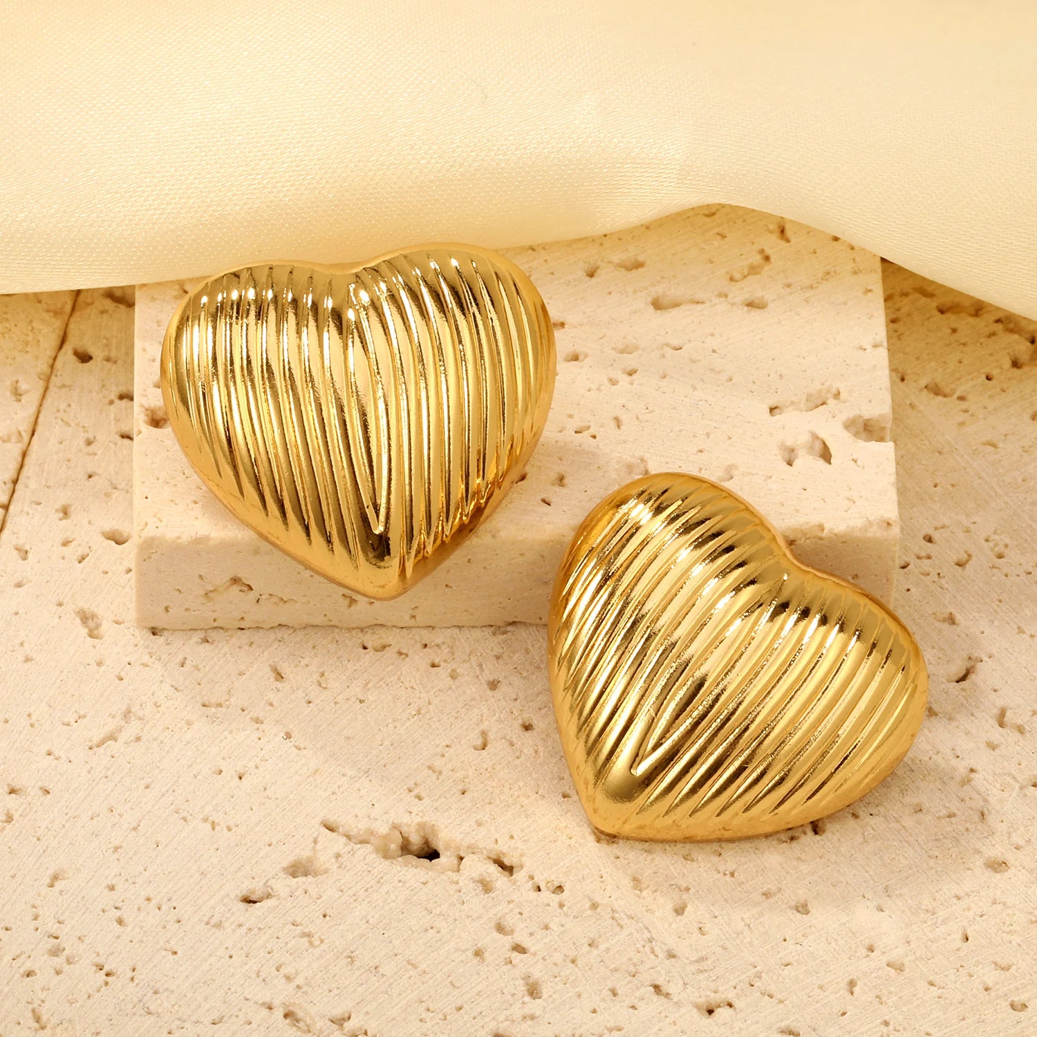 LUXUSTEEL Shell Water Drop Pearl Stud Earrings