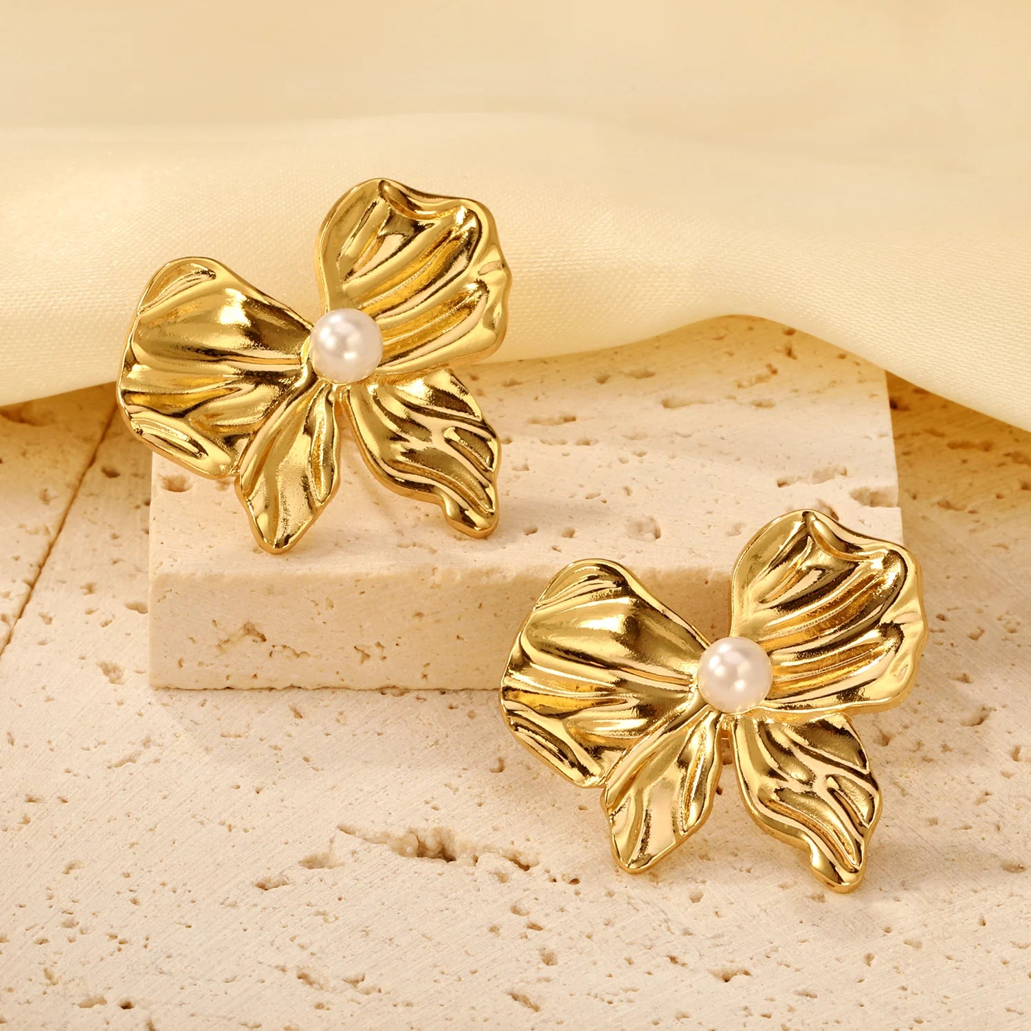 LUXUSTEEL Shell Water Drop Pearl Stud Earrings