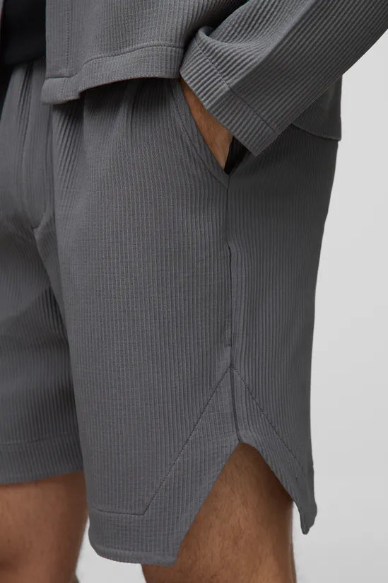 Relaxed Fit Runner Hem Pleated Short