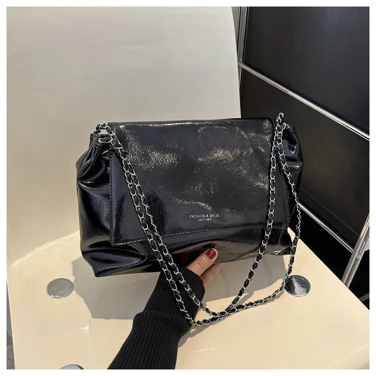 Women'S Fashionable Solid Color Large Capacity Shoulder Bag