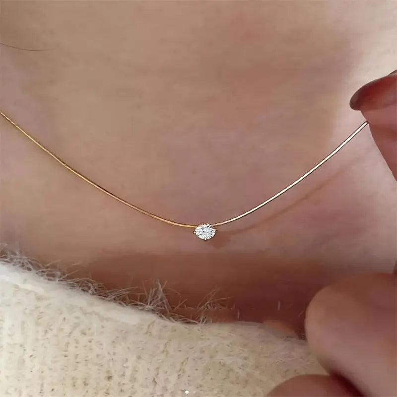 Golden 6-claw rhinestone pendant Necklace