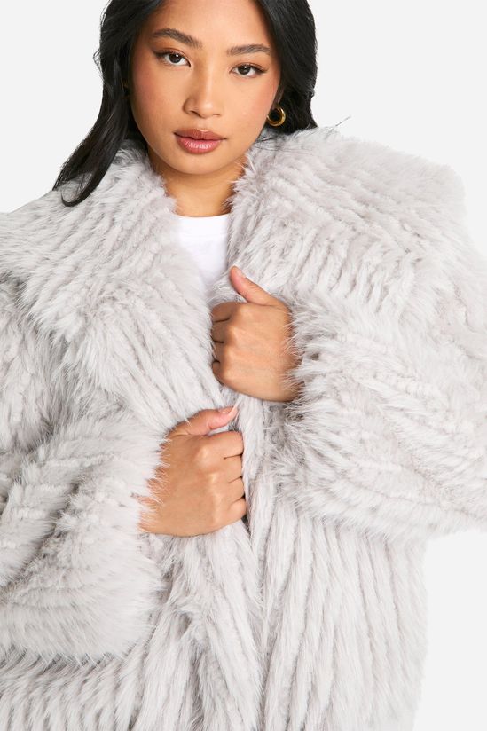 Petite Oversized Collared Faux Fur Jacket