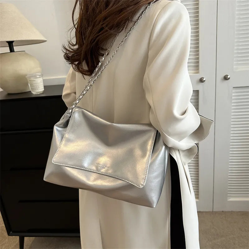 Women'S Fashionable Solid Color Large Capacity Shoulder Bag