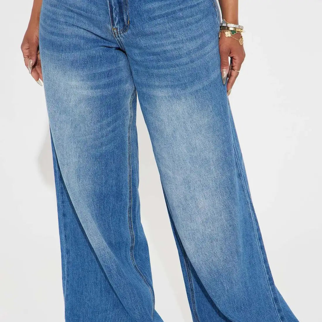 Wide-Leg Baggy Jeans