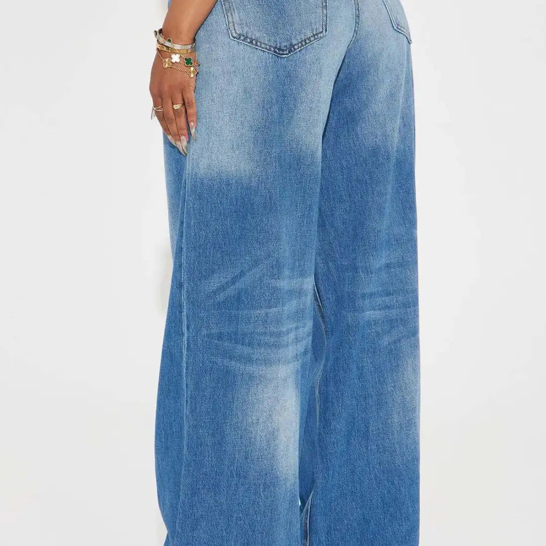 Wide-Leg Baggy Jeans