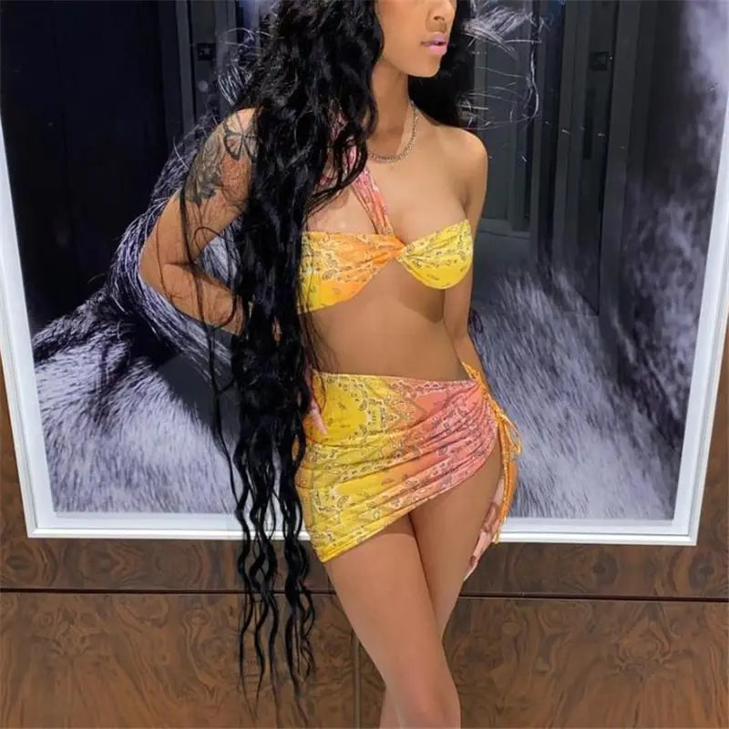 Women Sexy Graphic Printing Halter Neck Top And Crease Skirt Two Pieces Set