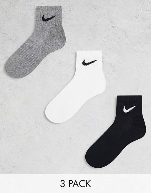 Men Nike Training Everyday Cushioned 3 pack ankle sock in white, gray and black