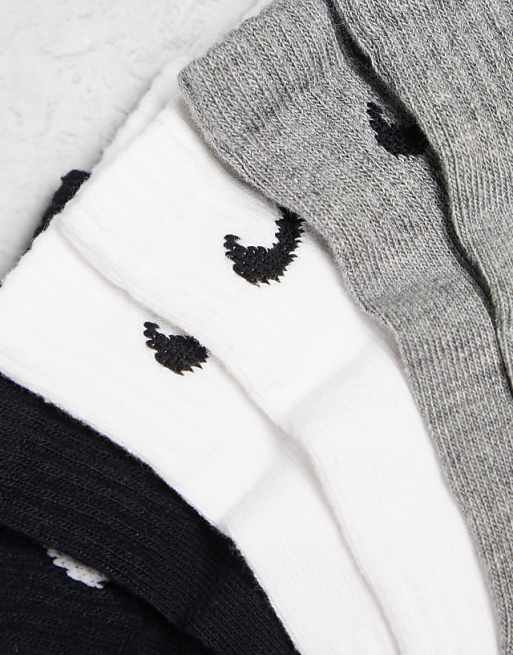 Men Nike Training Everyday Cushioned 3 pack ankle sock in white, gray and black