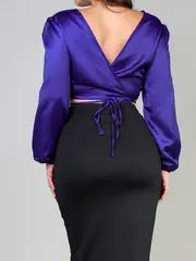 Fashion Top: Trendy Crop with Long Sleeves