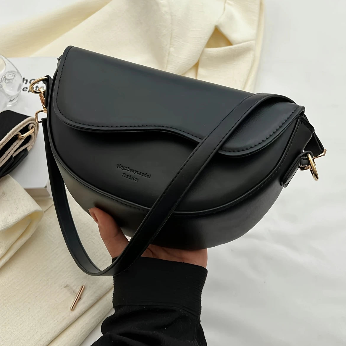 Women's Retro Vegan Synthetic Leather Crossbody Bag