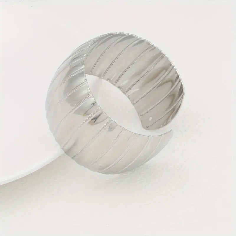 A Stylish And Elegant Open-ended Bracelet