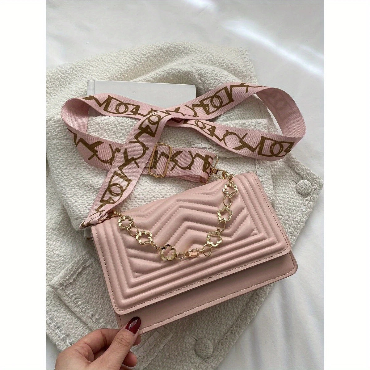 White Thread Crossbody Bag With Chain Decoration, Perfect For Women'S