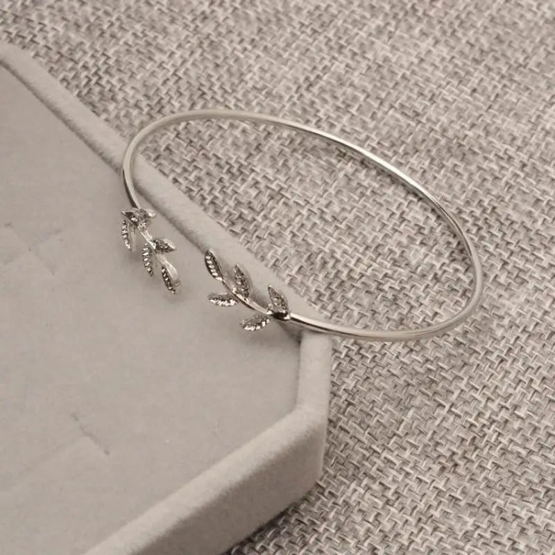 Foreign Fashion Personality Leaf Cuff Bracelet