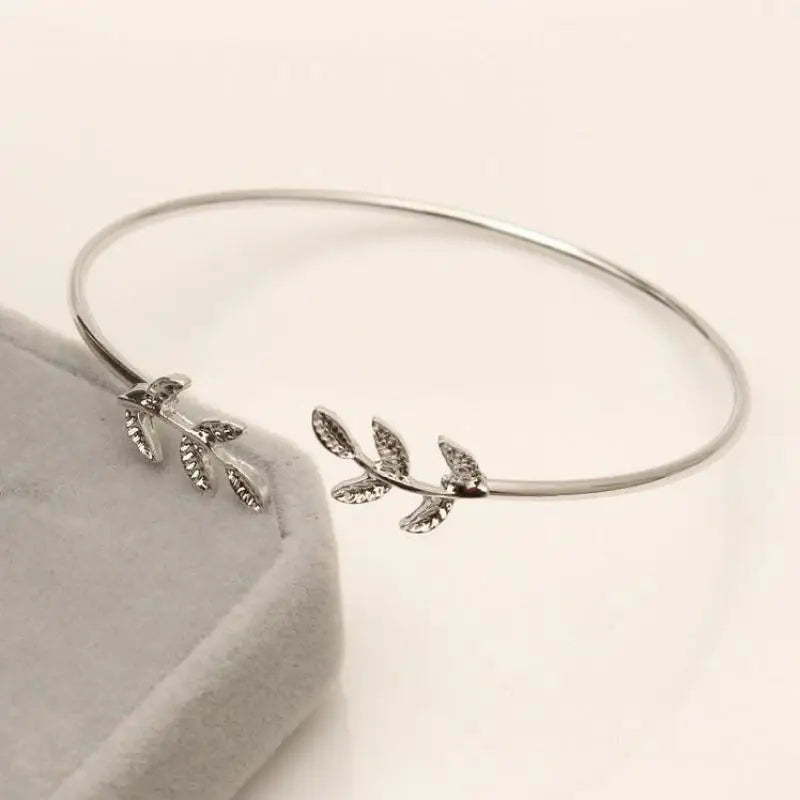 Foreign Fashion Personality Leaf Cuff Bracelet