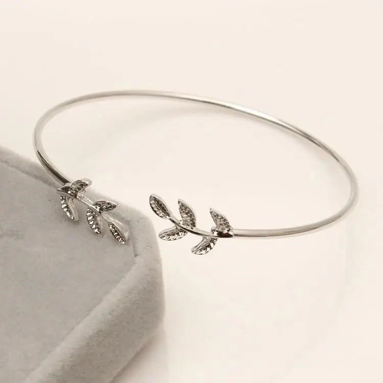 Foreign Fashion Personality Leaf Cuff Bracelet