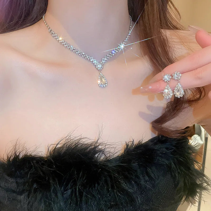 Sparkling Rhinestone Water Droplet Necklace & Earrings Set