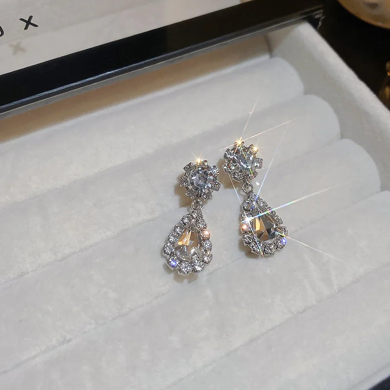 Sparkling Rhinestone Water Droplet Necklace & Earrings Set