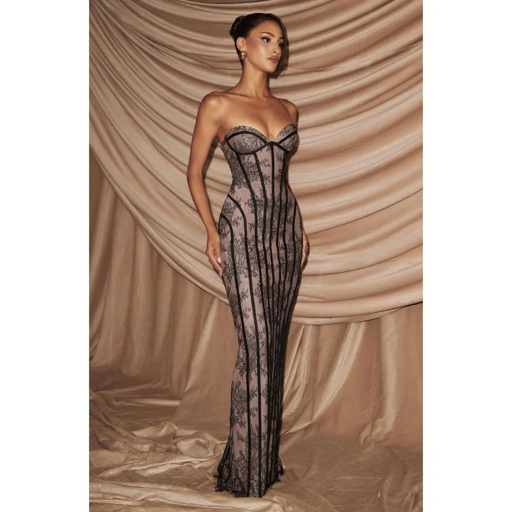 Elegant lace strapless waist cinching long dress with heart-shaped neckline