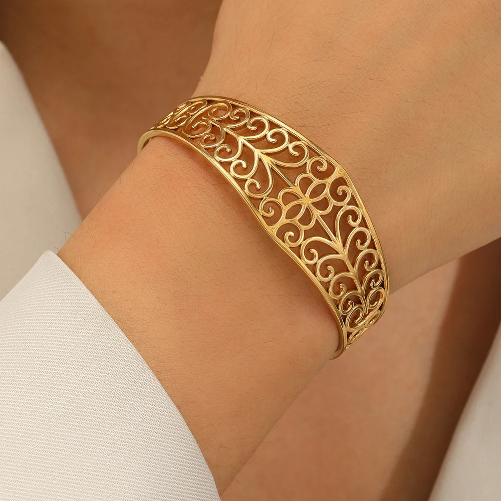 High-End Vintage Hollow Flower Stainless Steel Bracelet