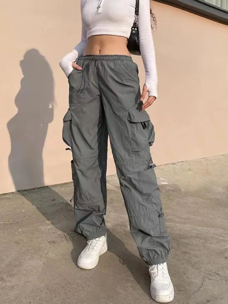 American street style design with multiple pockets, workwear with drawstring elastic and loose fit, hip-hop low waist sports pan