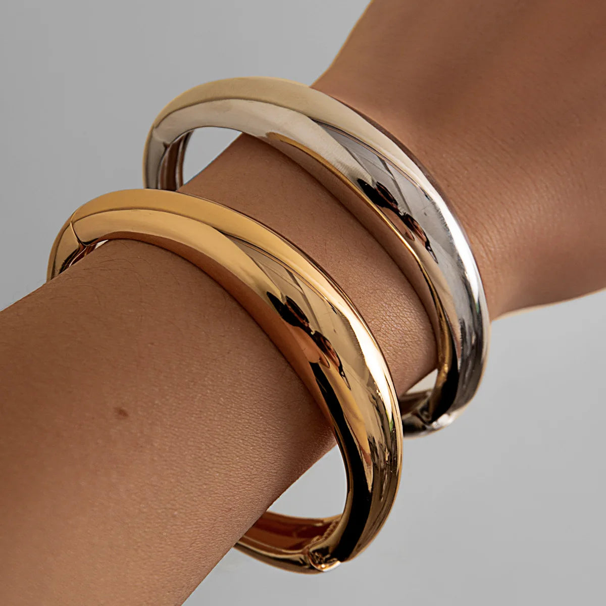 Minimalist Round Bangle Bracelet for Women