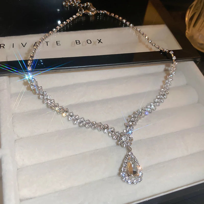 Sparkling Rhinestone Water Droplet Necklace & Earrings Set