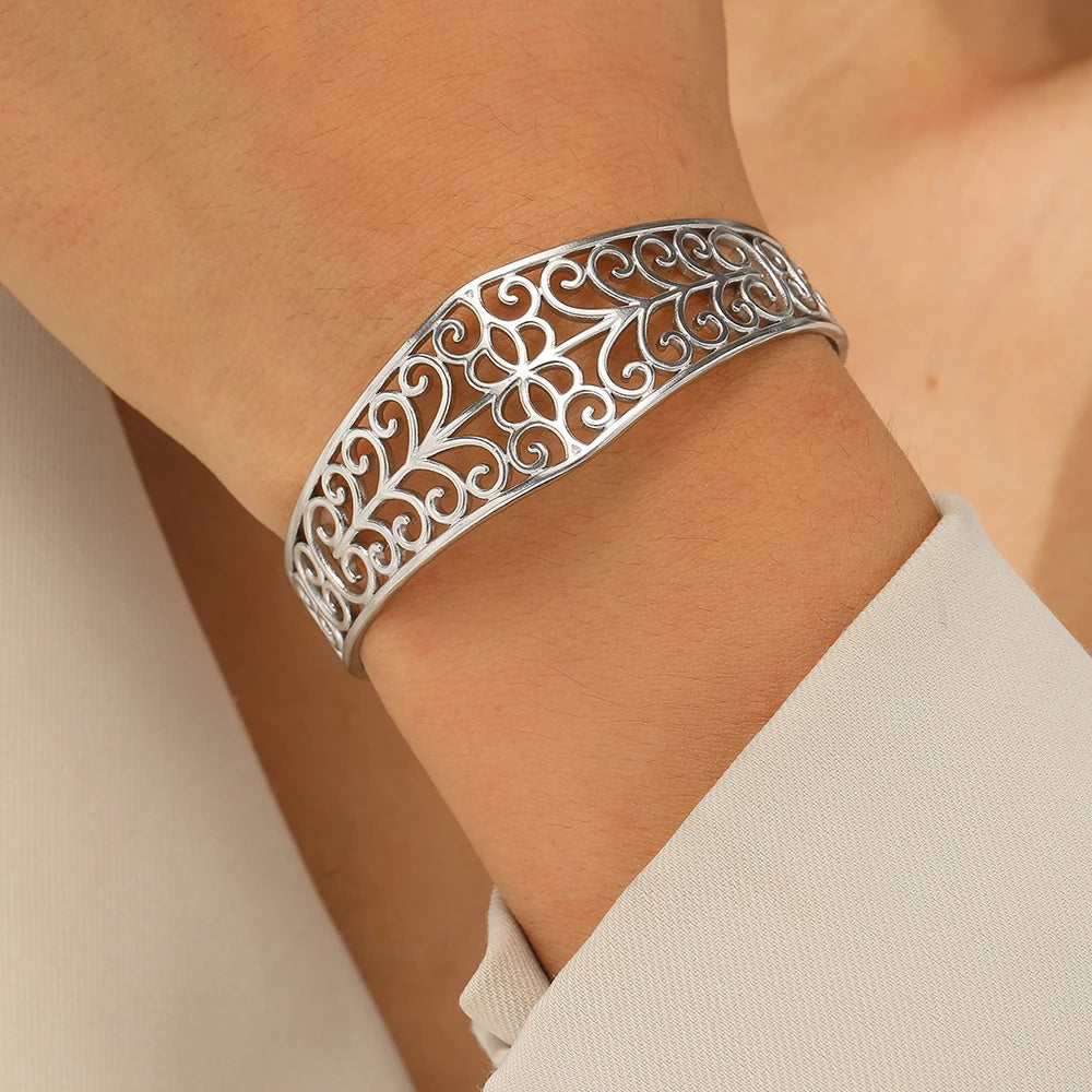 High-End Vintage Hollow Flower Stainless Steel Bracelet