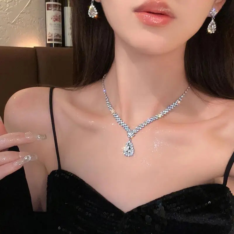 Sparkling Rhinestone Water Droplet Necklace & Earrings Set