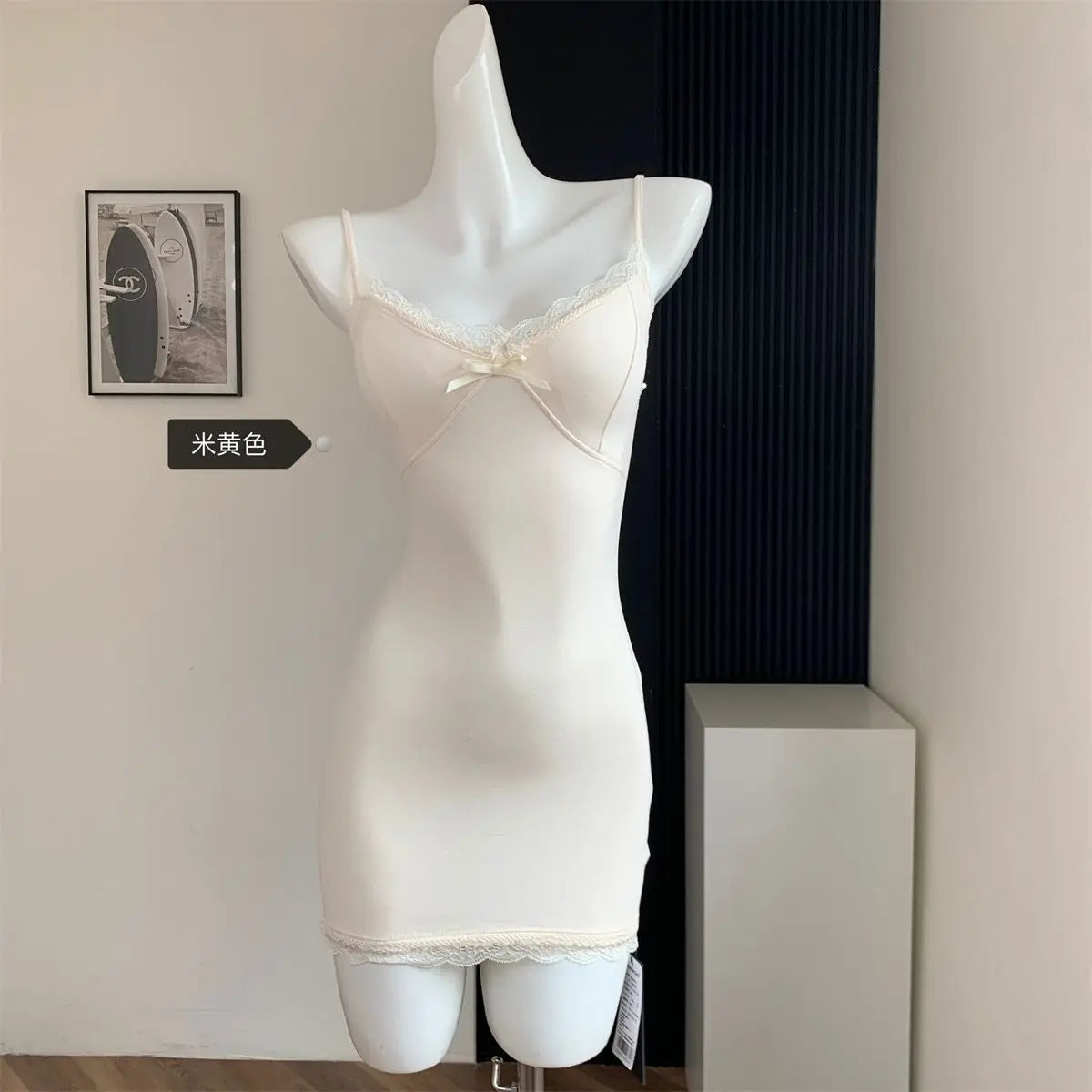 Sleeveless Dresses for Women Sexy Lace Hot Female Bodycon Dress Korean Fashion Mini Vestidos with Chest Pad Inner Wear Clubwear