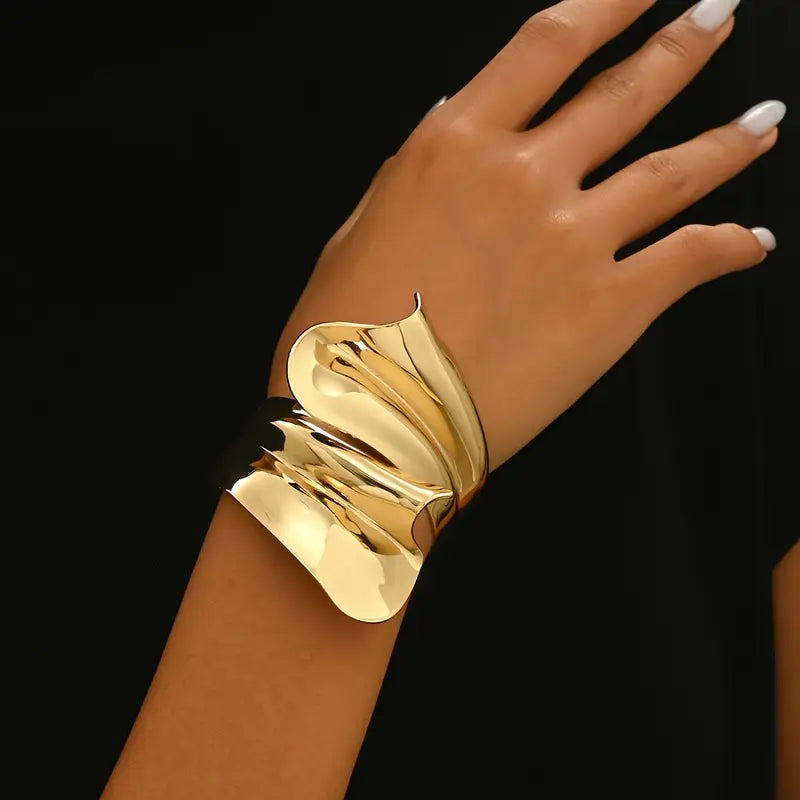 Golden-Tone Elegant Vintage-Inspired Women's Bracelet