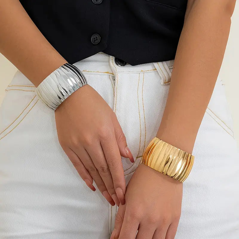 A Stylish And Elegant Open-ended Bracelet