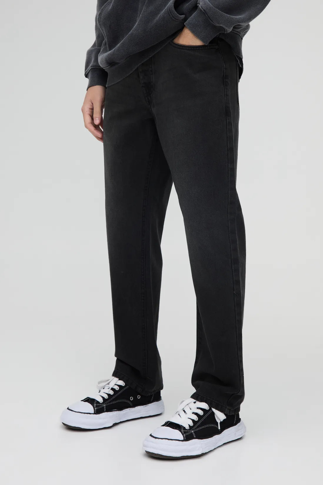 Straight Rigid Jean In Charcoal