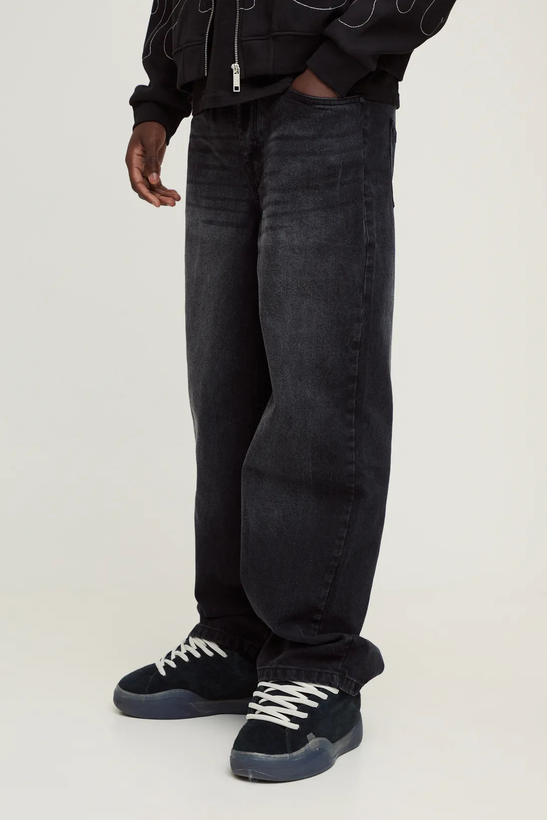 Relaxed Rigid Jean In Washed Black