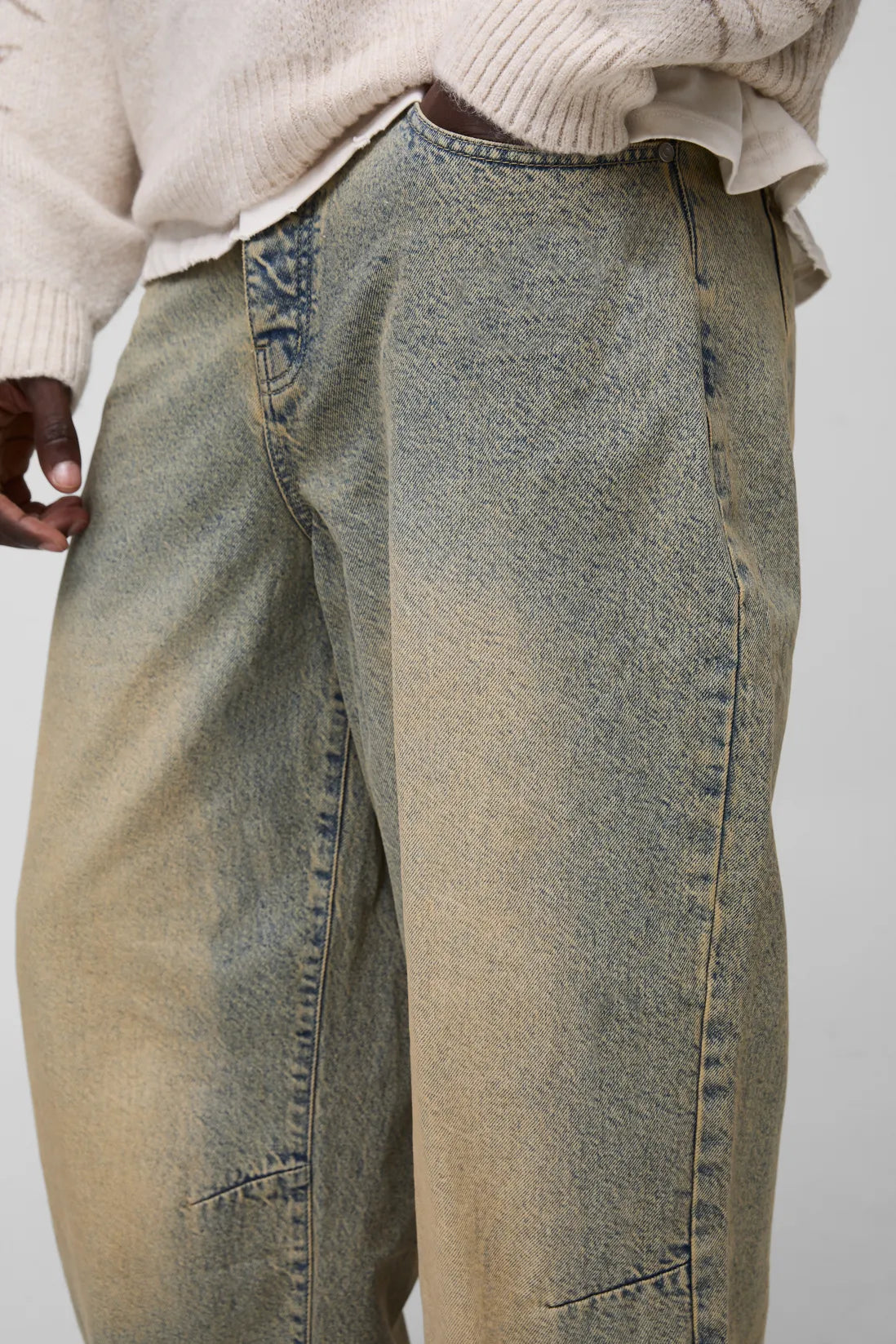 Balloon Fit Pleat Knee Tinted Jeans