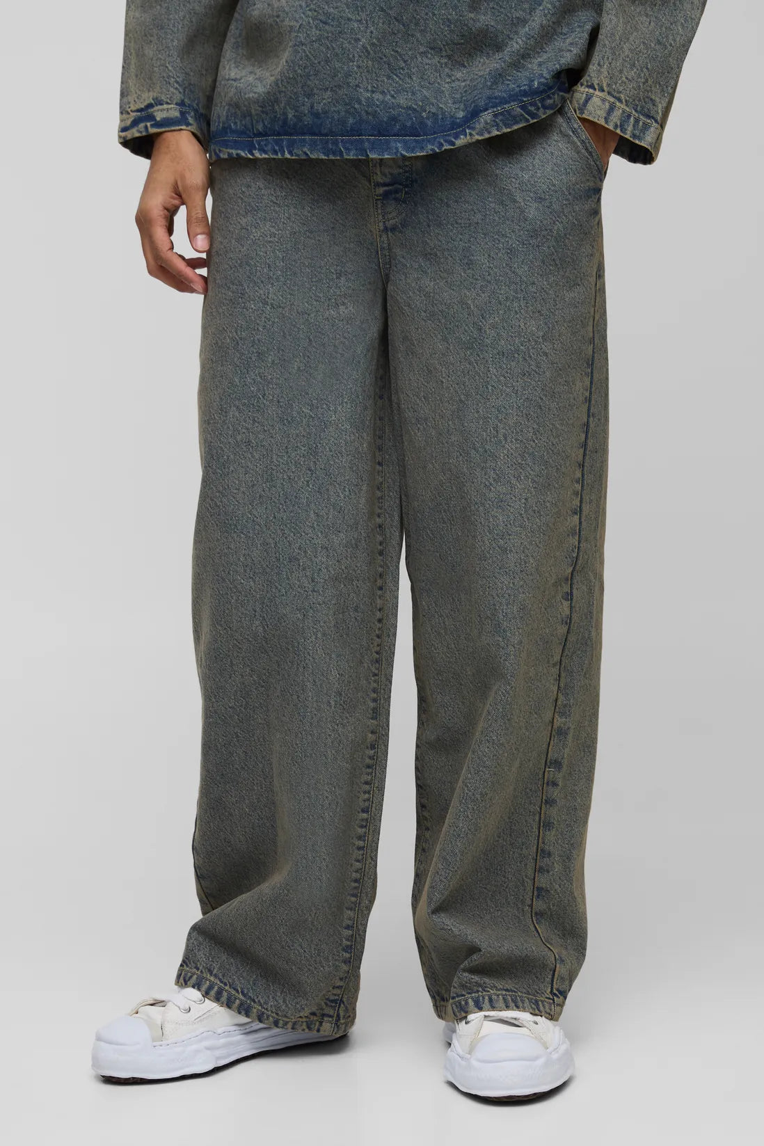 Pleated Baggy Jeans
