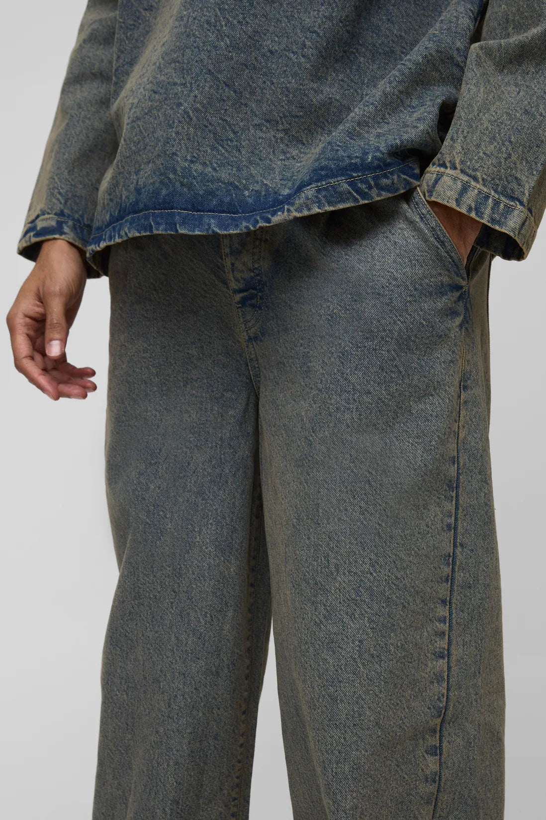 Pleated Baggy Jeans