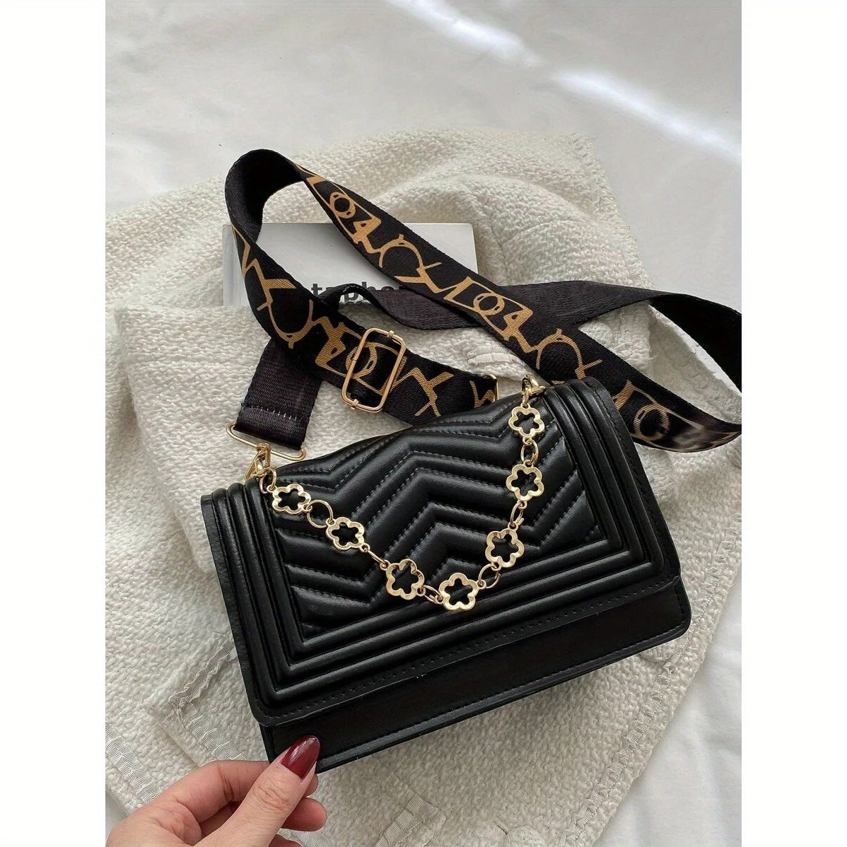 White Thread Crossbody Bag With Chain Decoration, Perfect For Women'S
