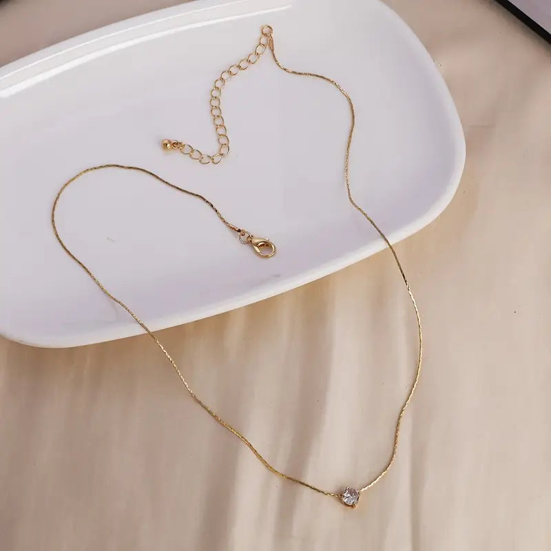 Golden 6-claw rhinestone pendant Necklace