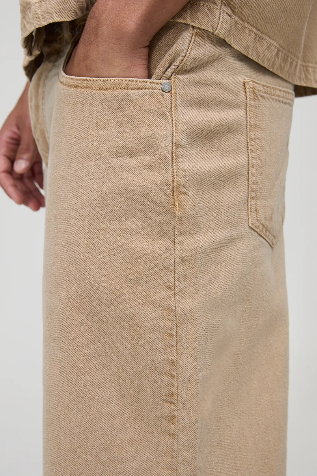 Relaxed Barrel Fit Rigid Washed Jeans