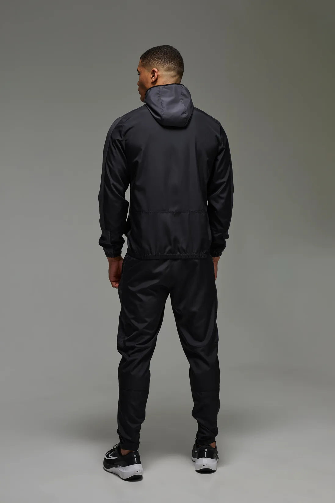 Man Active Regular Fit Lightweight Colour Block Windbreaker