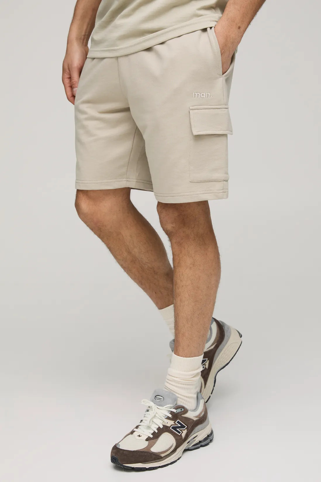 MAN. Relaxed Mid Length Basic Lightweight Cargo Shorts