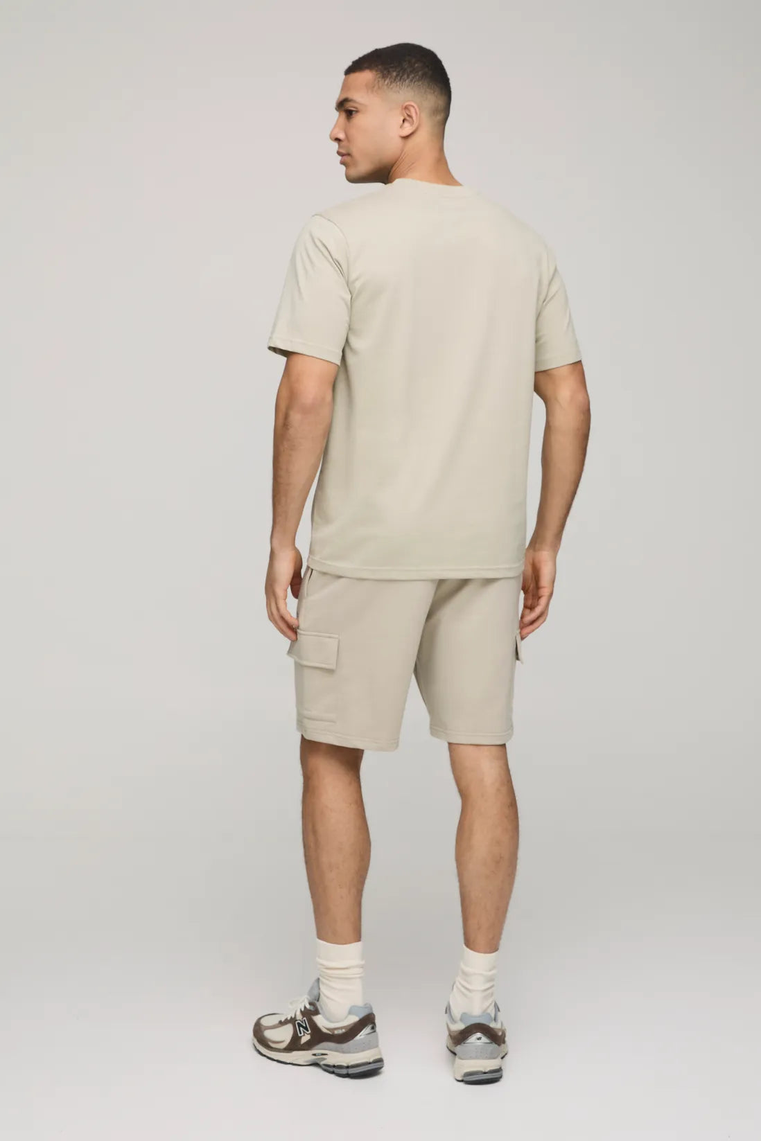 MAN. Relaxed Mid Length Basic Lightweight Cargo Shorts