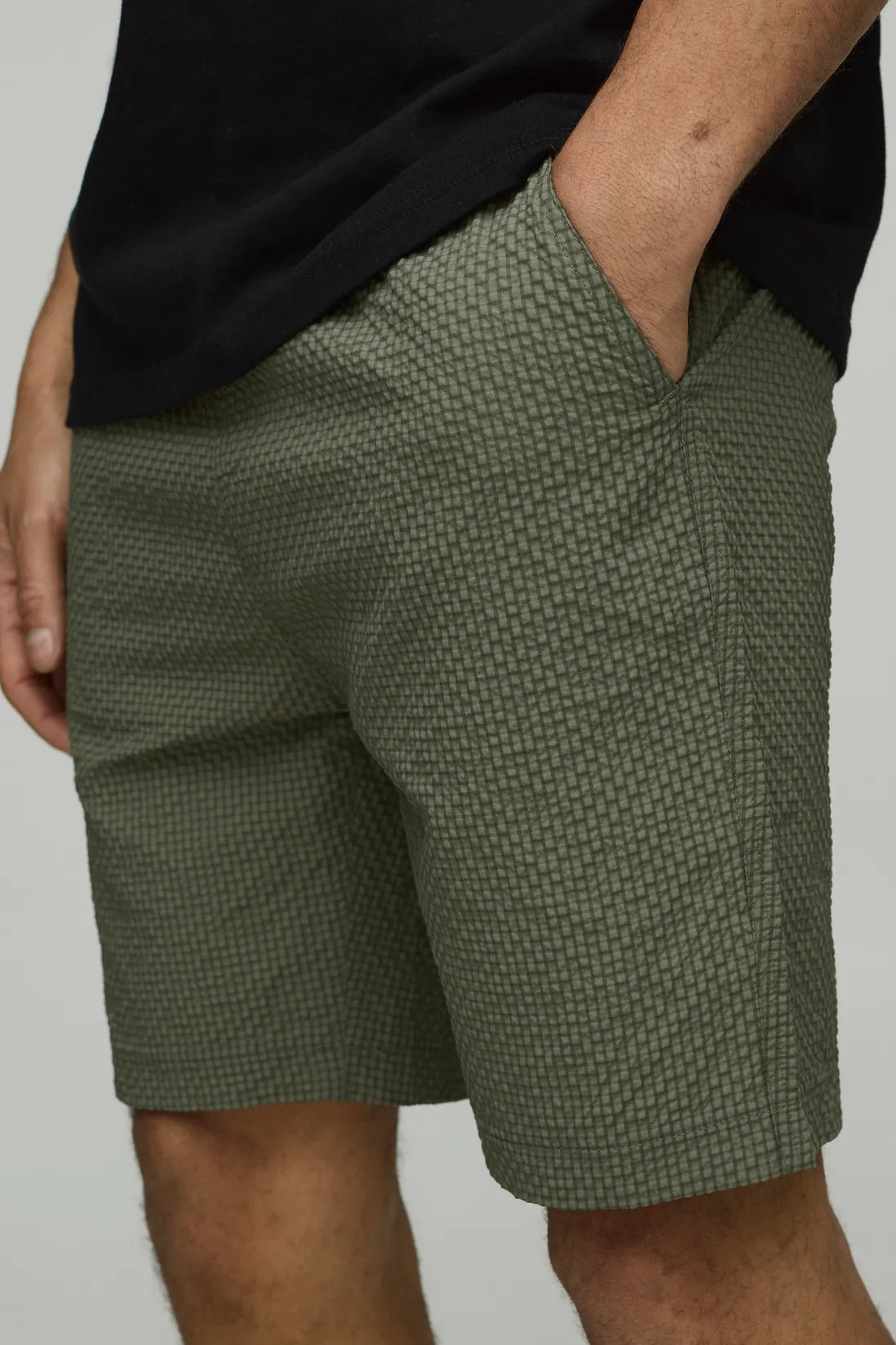 Elasticated Waist Relaxed Mid Length Seersucker Shorts