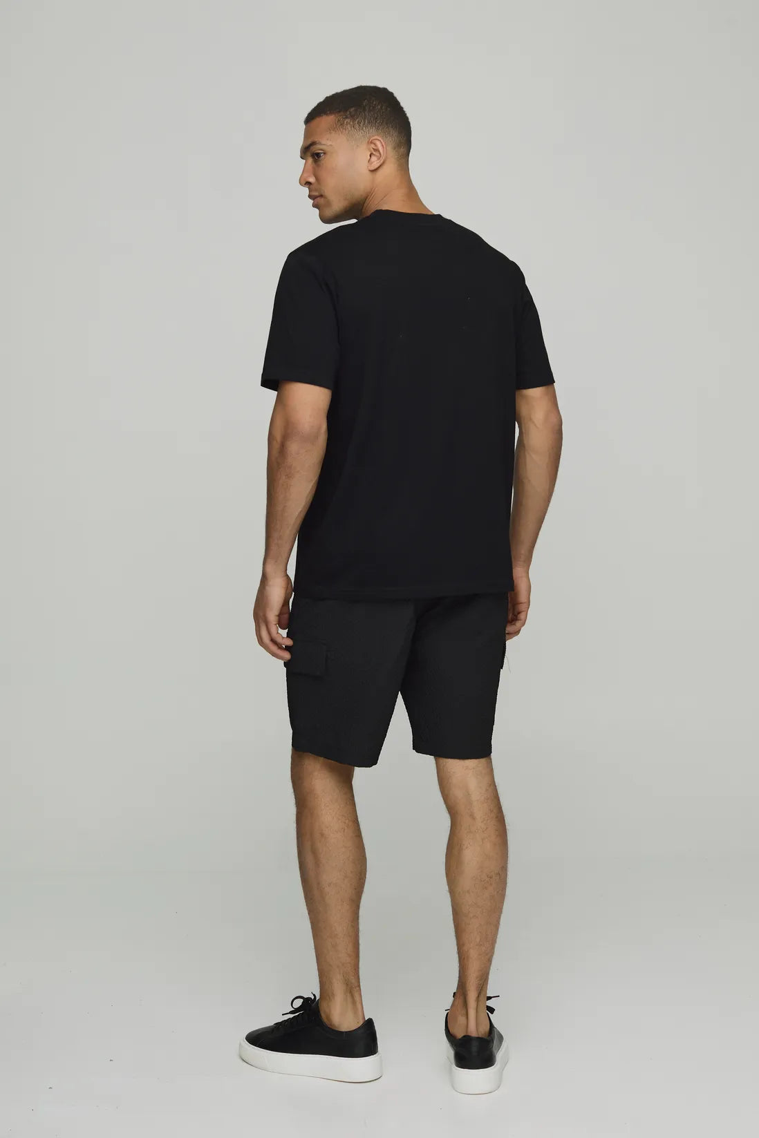 Elasticated Waist Relaxed Mid Length Seersucker Cargo Shorts