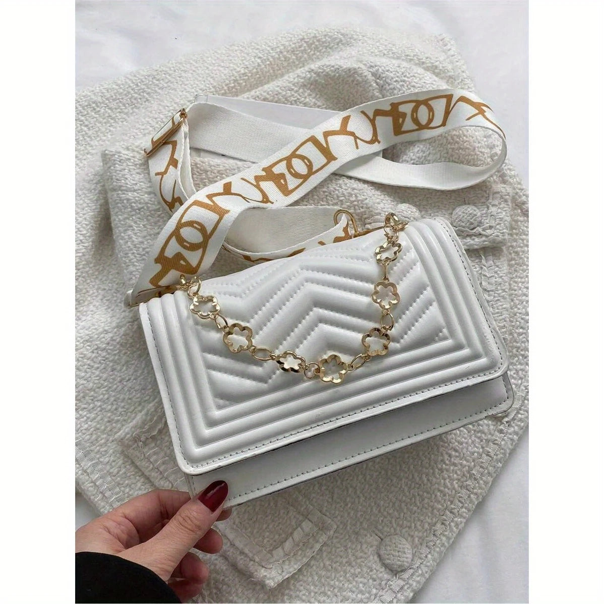 White Thread Crossbody Bag With Chain Decoration, Perfect For Women'S
