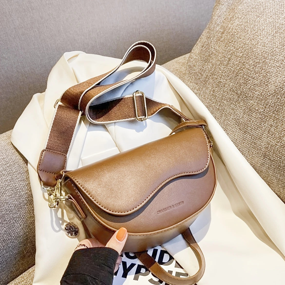 Women's Retro Vegan Synthetic Leather Crossbody Bag